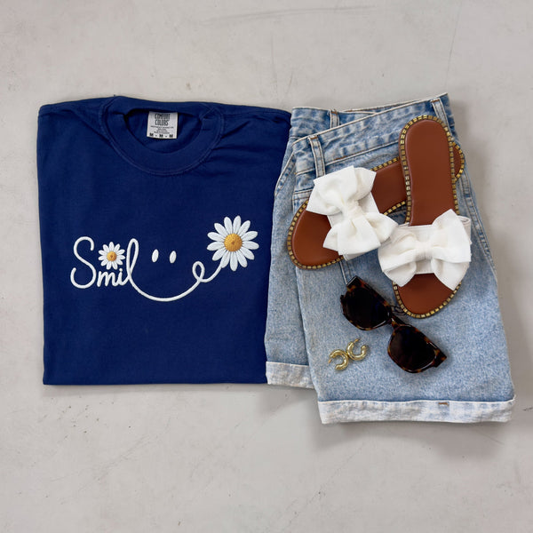 Smile Daisy Tee